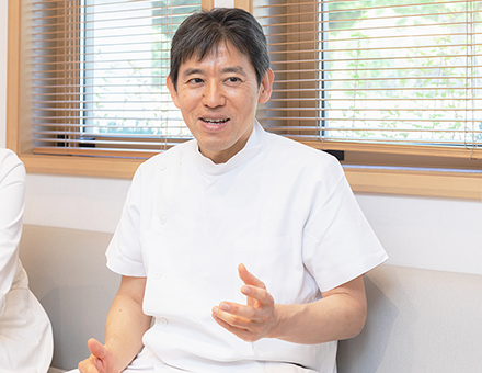 手術による視力回復ではなく、「視野を守る」ことが目的です